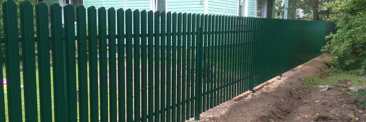 Заборы из евроштакетника, металлического штакетника цена с установкой под ключ Заборы из евроштакетника, металлического штакетника цена с установкой под ключ